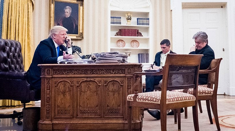 Καταρρέει ο Ν.Τραμπ: Απομάκρυνε και τον επικεφαλής σύμβουλό του, Στιβ Μπάνον! – Σεισμός στο Λευκό Οίκο